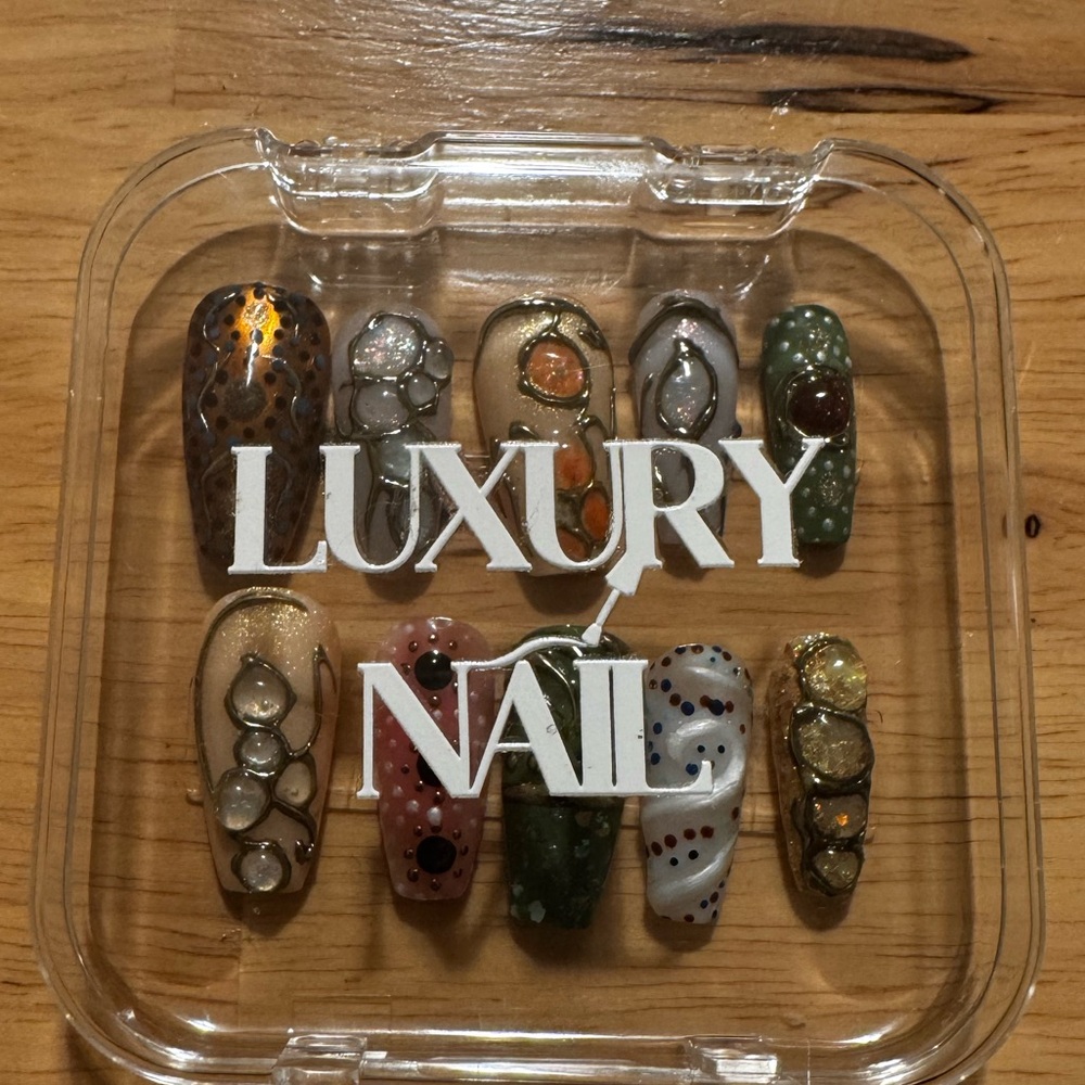 Handmade Nails - Picture 4 of 4